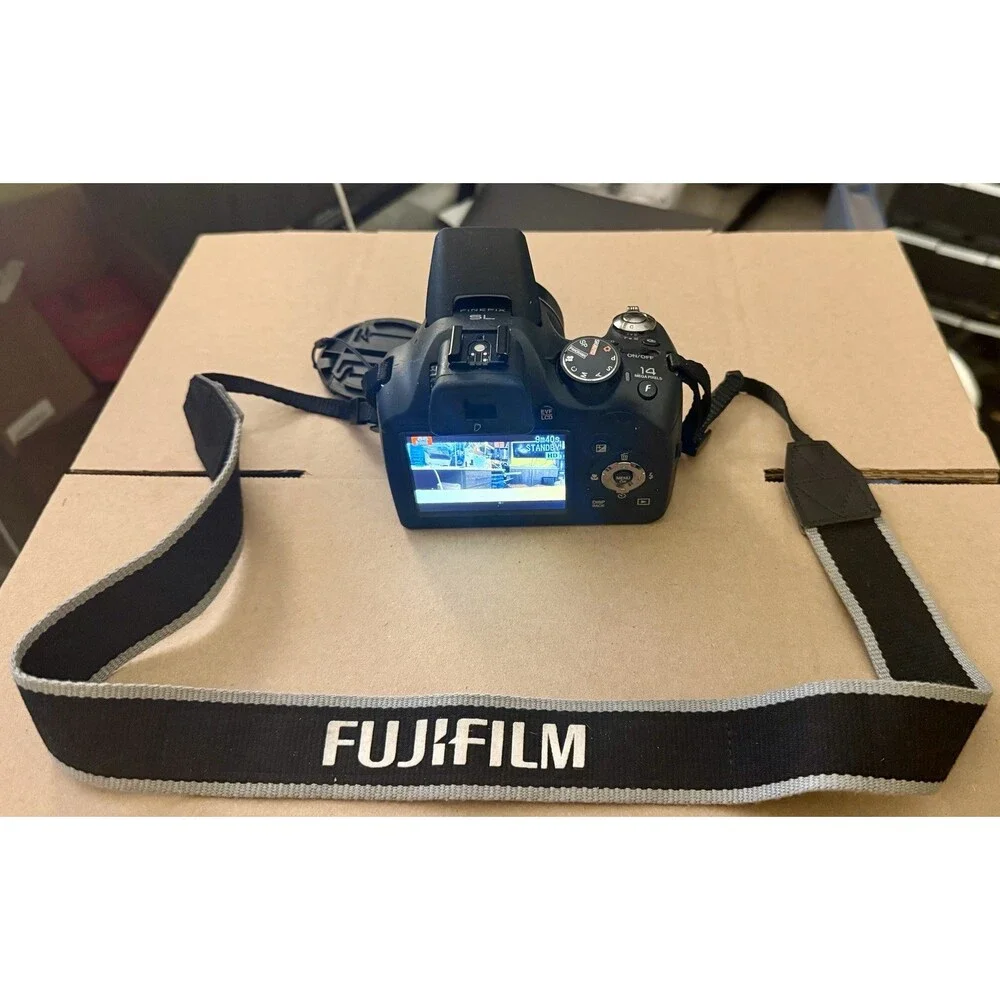 FUJIFILM FinePix SL300 14MP 30x Zoom Camera Tested Battery Charger SD Card